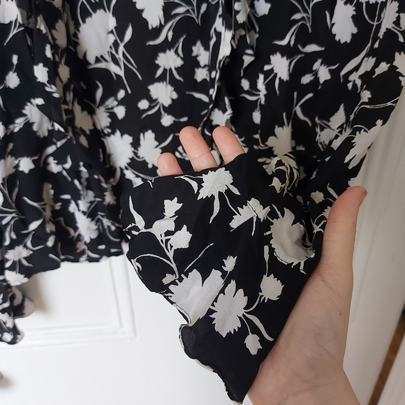100% Silk Ruffled Floral Top - Picture 3 of 5